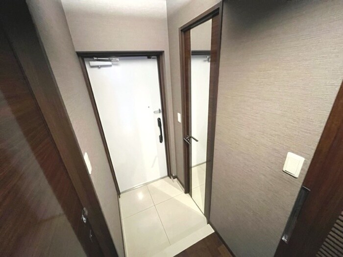 物件内観写真18　(玄関)