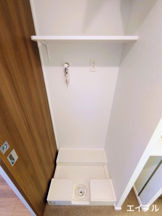 物件内観写真12　(洗濯機置場)