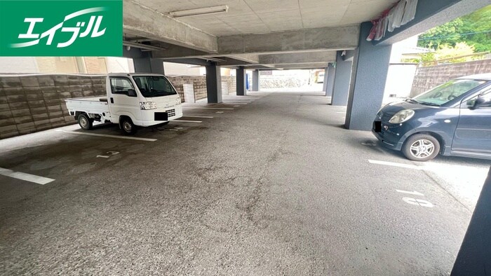 物件外観写真2　(駐車場)