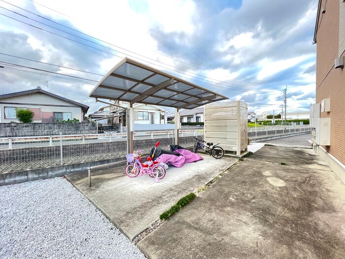 物件外観写真3　(駐輪場)