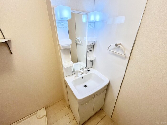 物件内観写真8　(洗面)