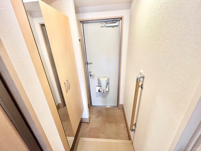 物件内観写真10　(玄関)