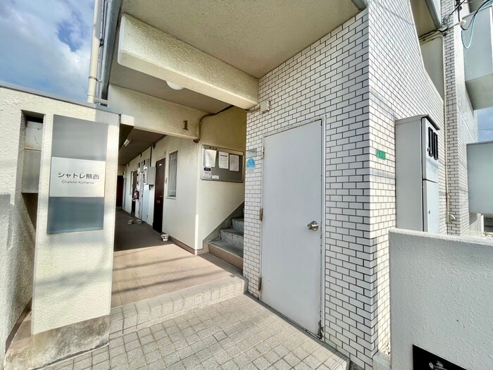 物件外観写真2　(エントランス部分)