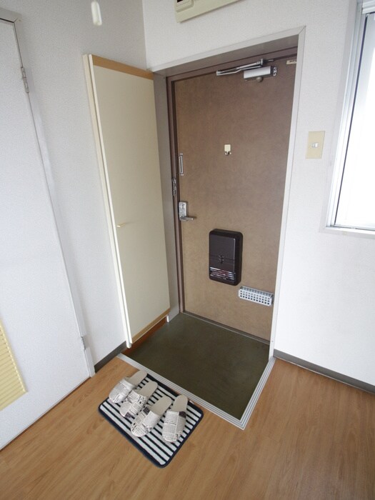 物件内観写真8　(玄関)