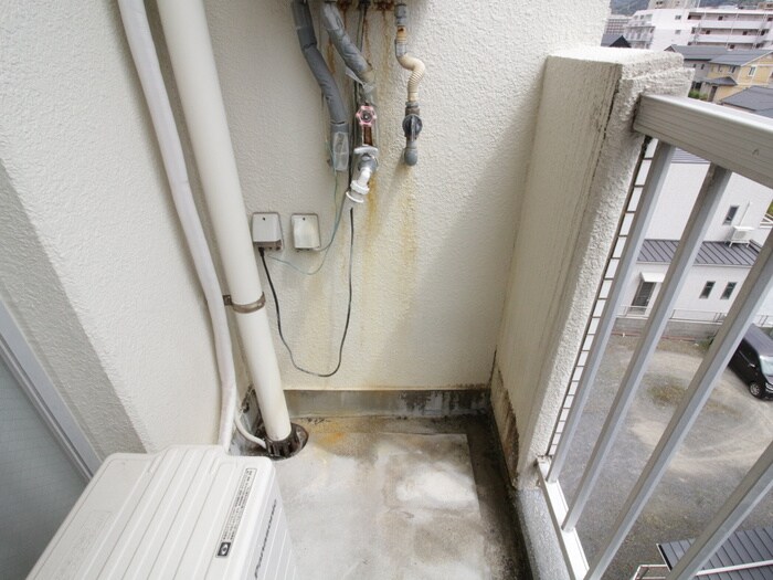 物件内観写真16　(洗濯機置場)