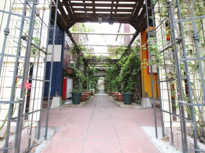 物件外観写真2　(エントランス部分)