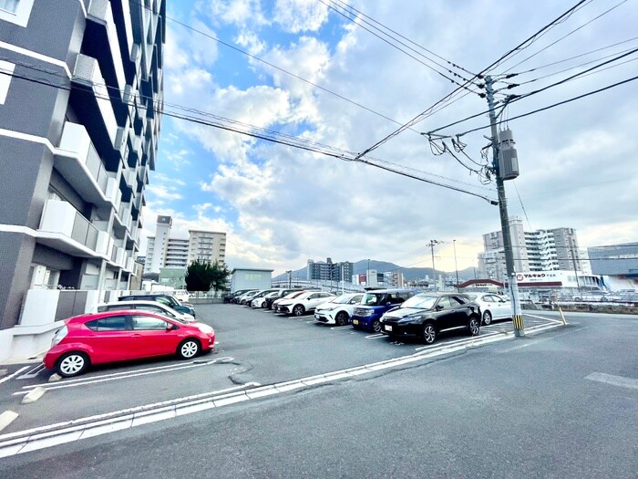 物件外観写真2　(駐車場)