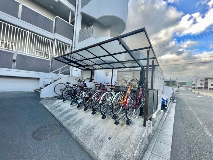 物件外観写真3　(駐輪場)