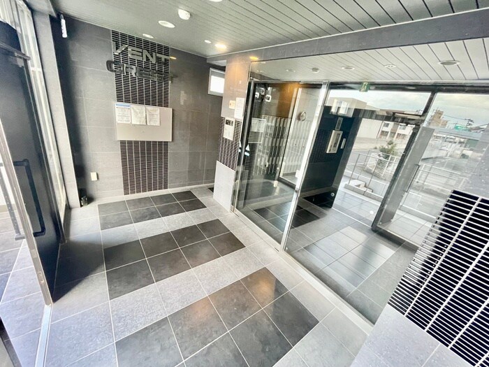 物件外観写真6　(エントランス部分)