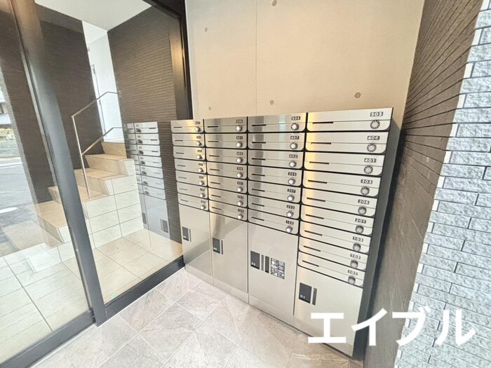 物件外観写真4　(エントランス部分)