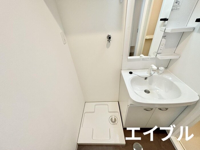 物件内観写真12　(洗濯機置場)