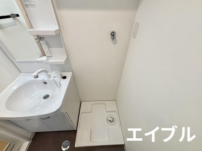 物件内観写真12　(洗濯機置場)