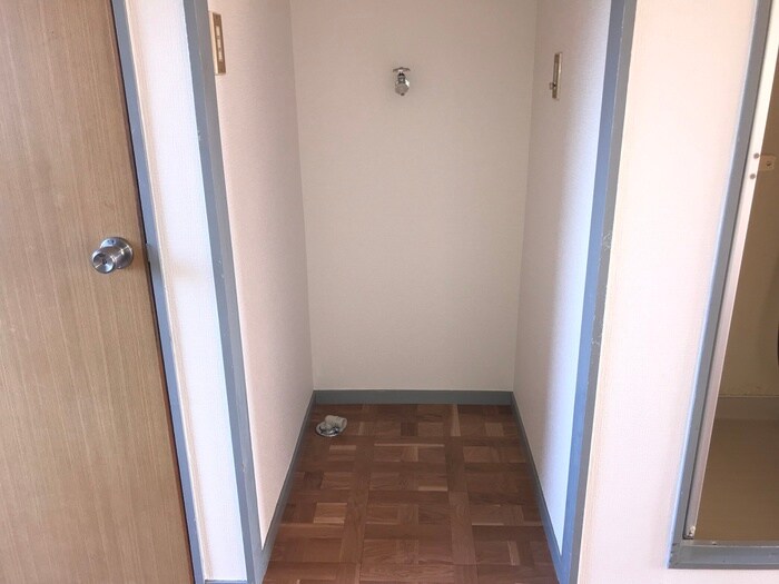 物件内観写真10　(洗濯機置場)