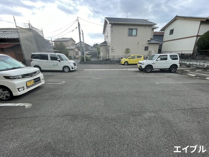 物件外観写真2　(駐車場)