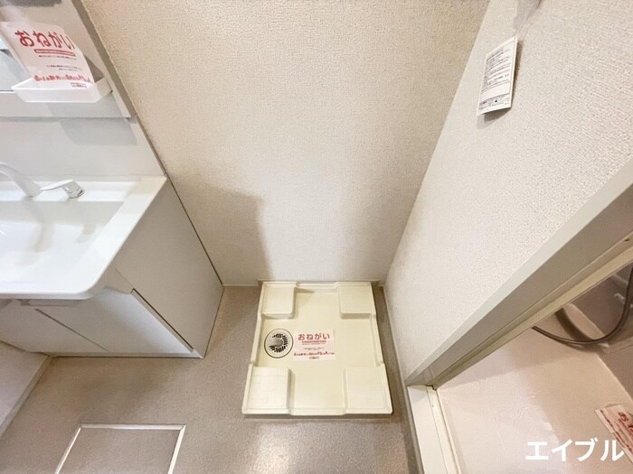 物件内観写真10　(洗濯機置場)