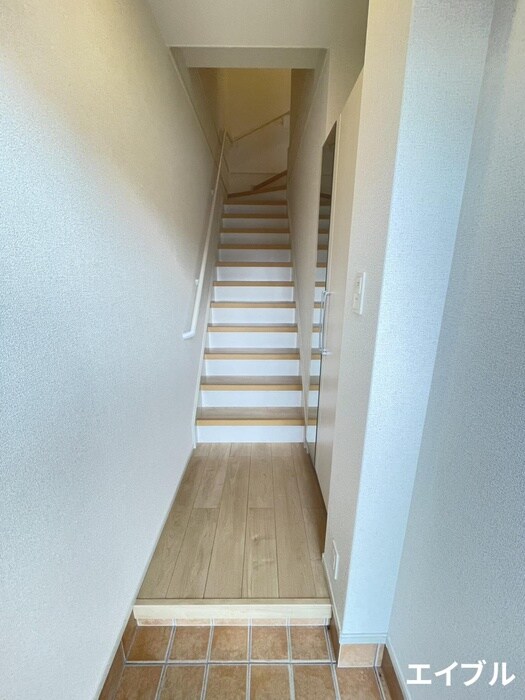 物件内観写真12　(玄関)