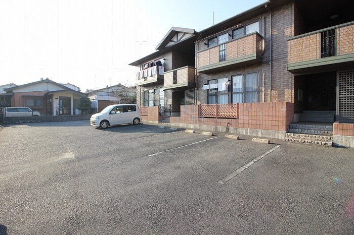 物件外観写真2　(駐車場)
