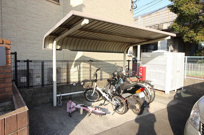物件外観写真3　(駐輪場)