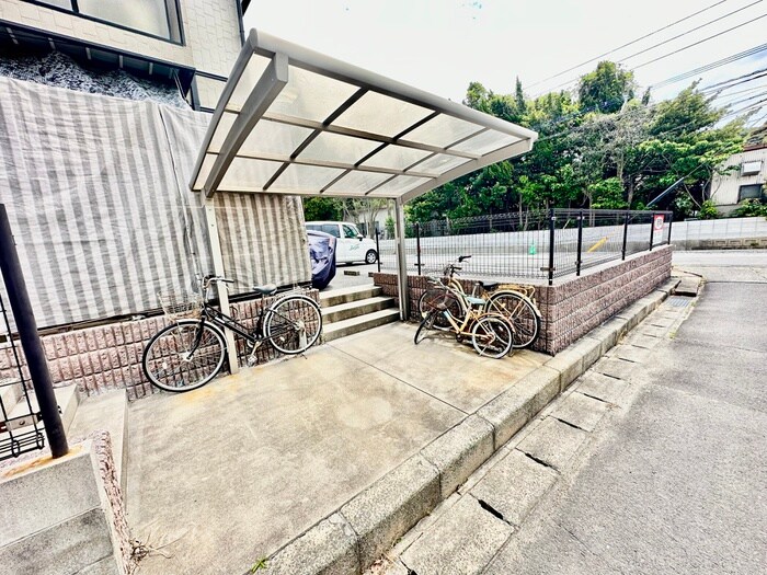 物件外観写真3　(駐輪場)