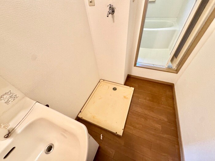 物件内観写真9　(洗濯機置場)