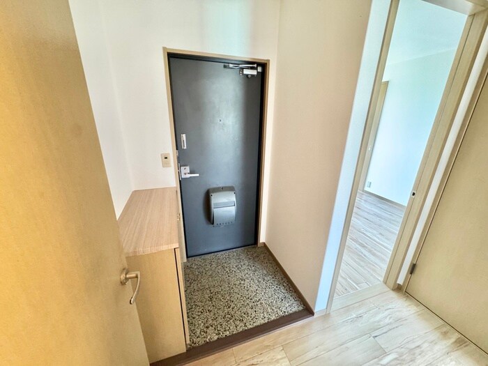 物件内観写真11　(玄関)