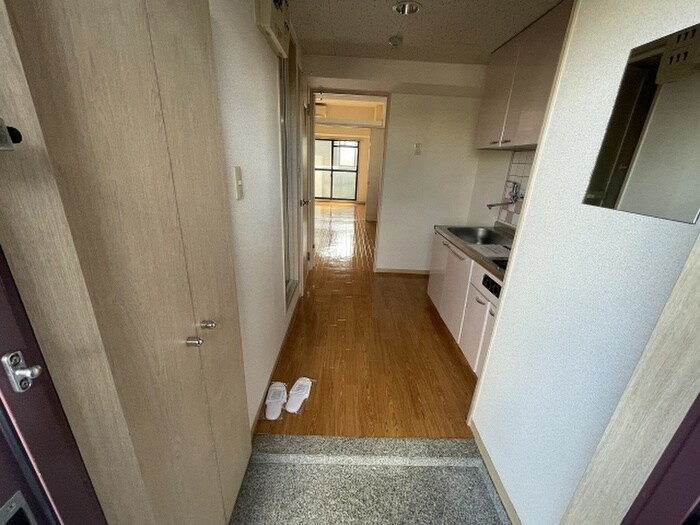 物件内観写真9　(玄関)