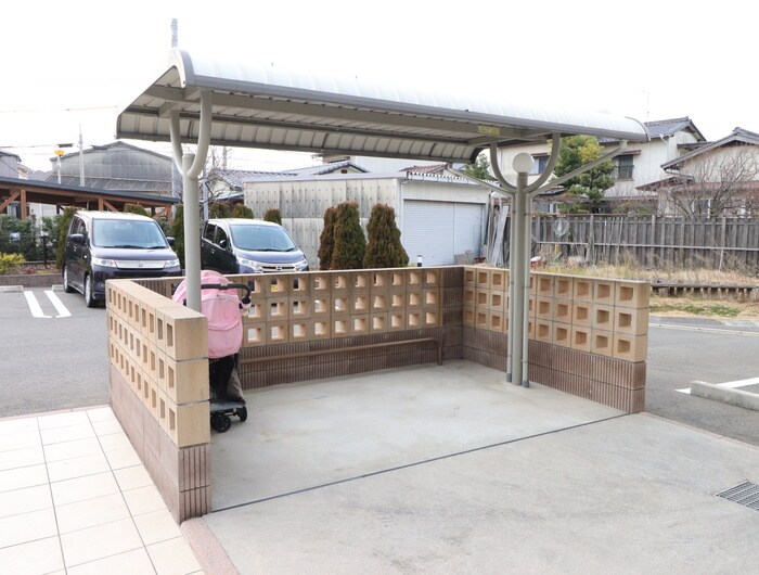 物件外観写真4　(駐輪場)