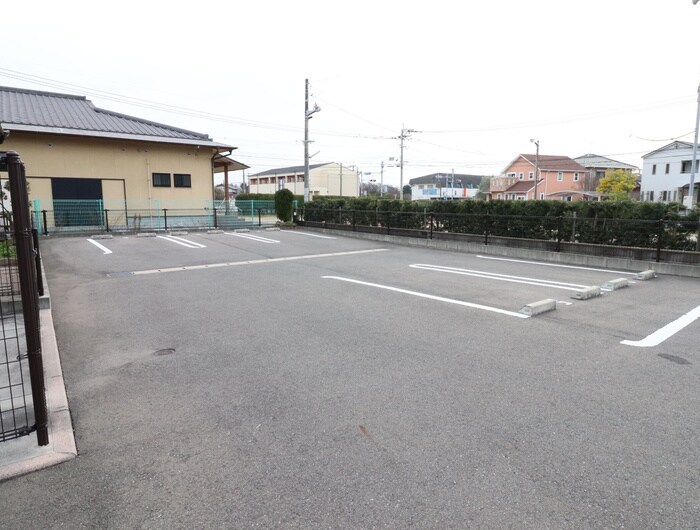 物件外観写真5　(駐車場)