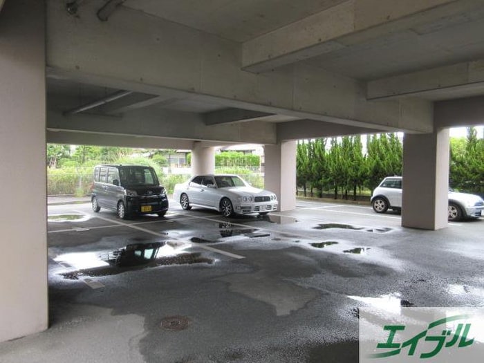 物件外観写真4　(駐車場)