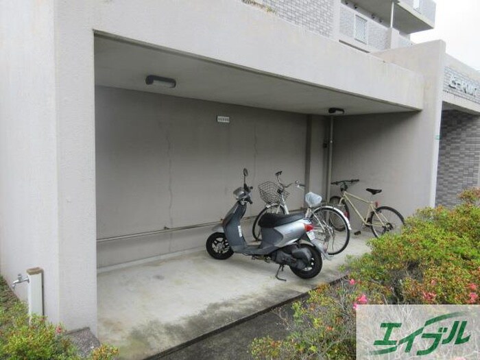 物件外観写真5　(駐輪場)