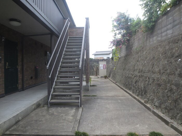 物件外観写真4　(エントランス部分)