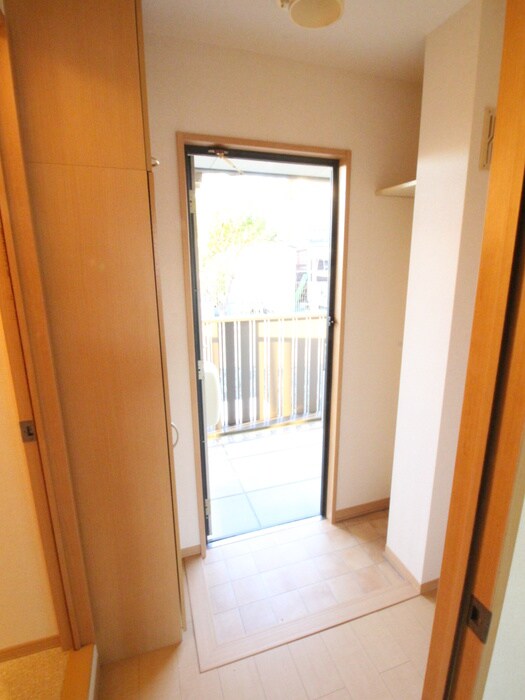 物件内観写真11　(玄関)