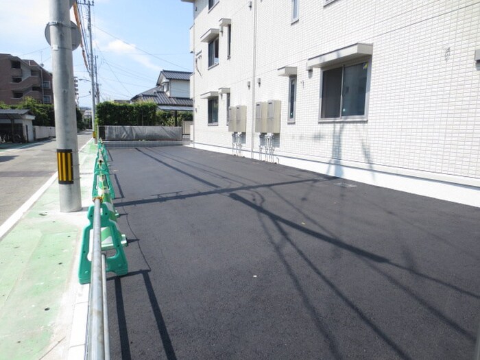 物件外観写真5　(駐車場)