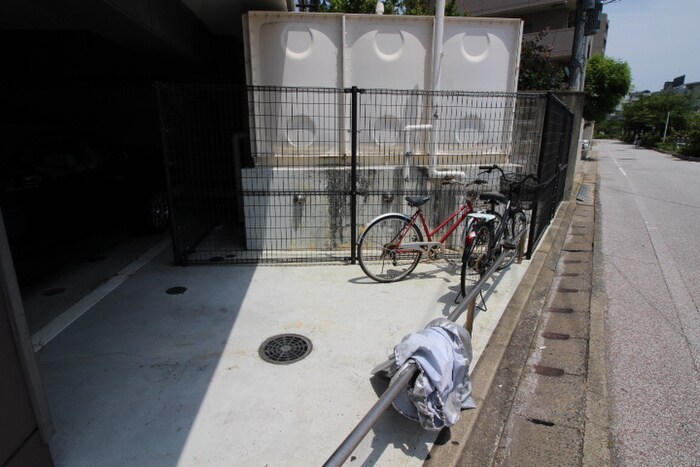 物件外観写真5　(駐輪場)
