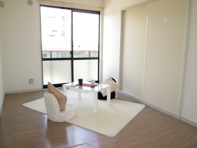 物件内観写真3　(居室)