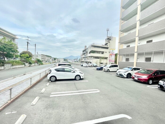 物件外観写真2　(駐車場)