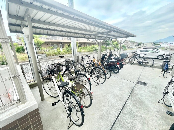 物件外観写真3　(駐車場)