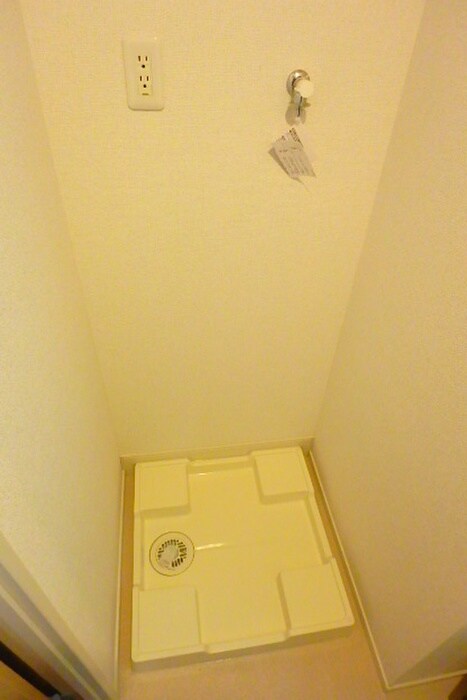 物件内観写真12　(洗濯機置場)