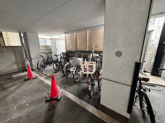 物件外観写真4　(駐輪場)