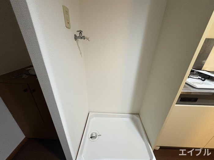 物件内観写真12　(洗濯機置場)