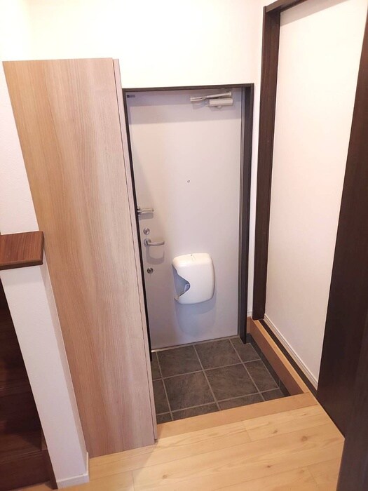 物件内観写真6　(玄関)