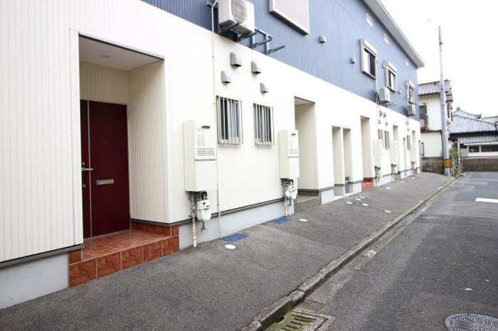 物件外観写真4　(エントランス部分)