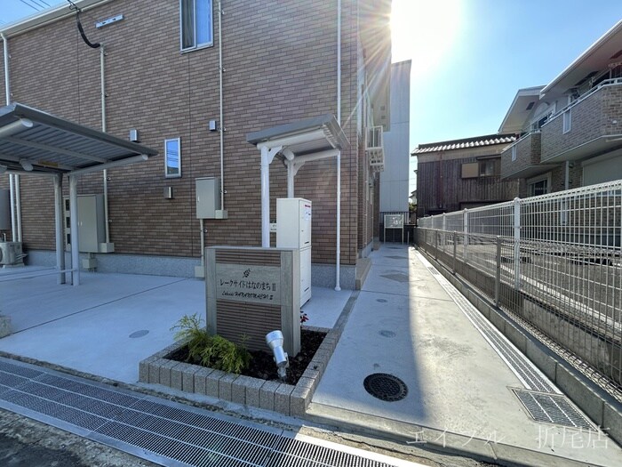 物件外観写真5　(エントランス部分)