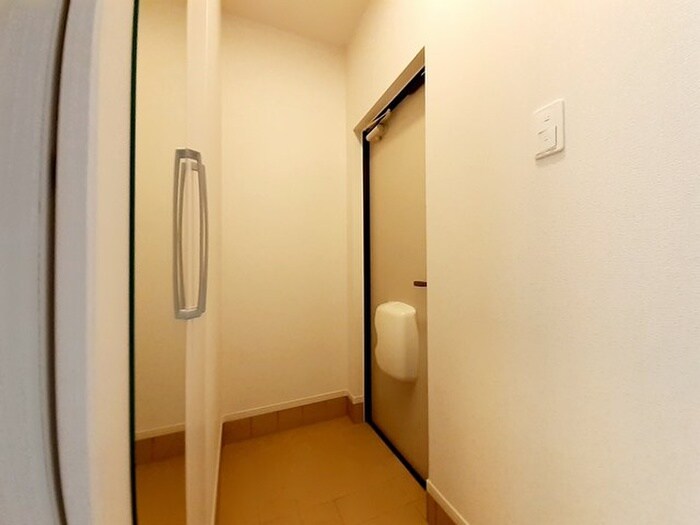 物件内観写真14　(玄関)