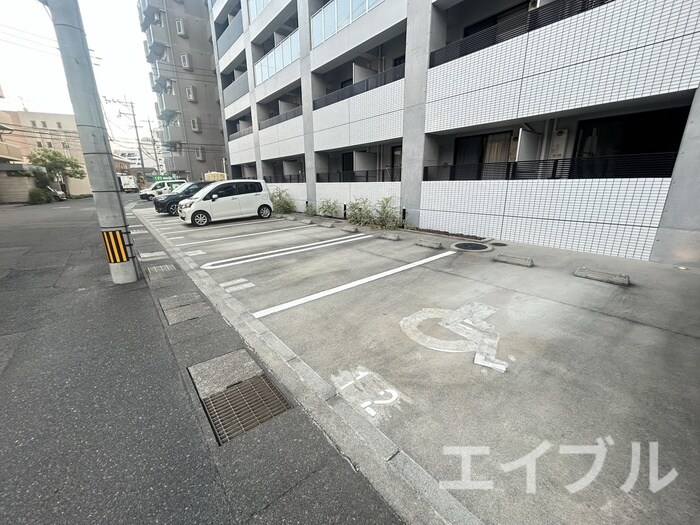 物件外観写真5　(駐車場)