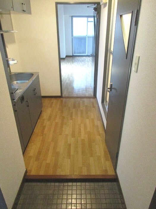 物件内観写真7　(玄関)