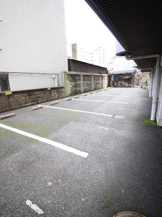 物件外観写真3　(駐車場)