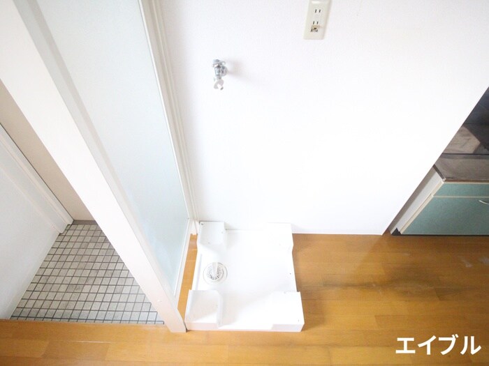 物件内観写真10　(洗濯機置場)