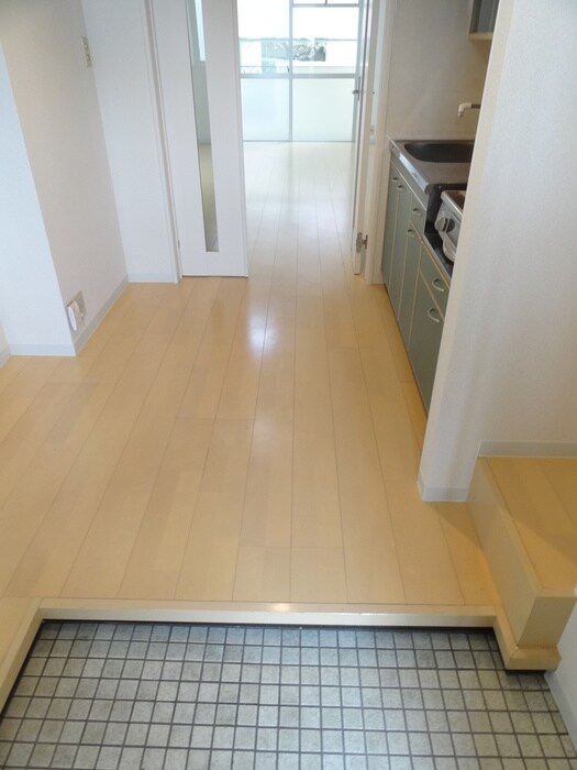 物件内観写真12　(玄関)