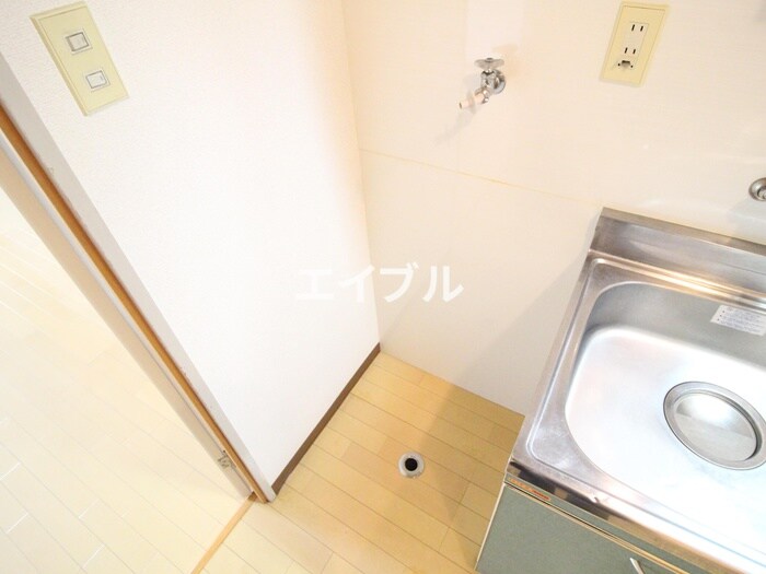 物件内観写真12　(洗濯機置場)